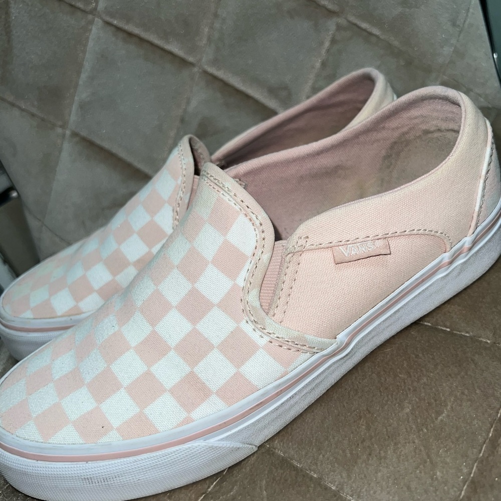 CHECKERD PINK & WHITE VANS